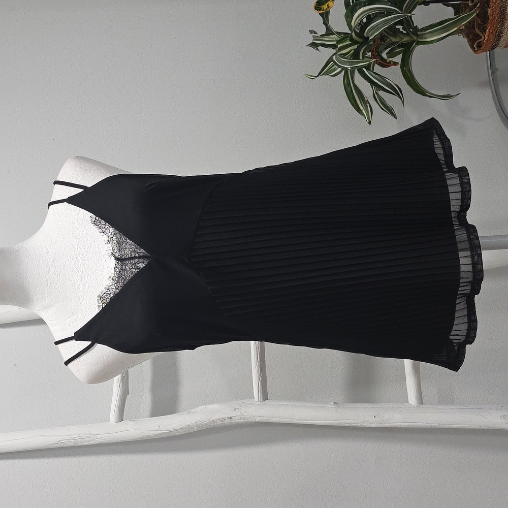 Elegant Black Lace Trim Cami Pleated Stretchy Top